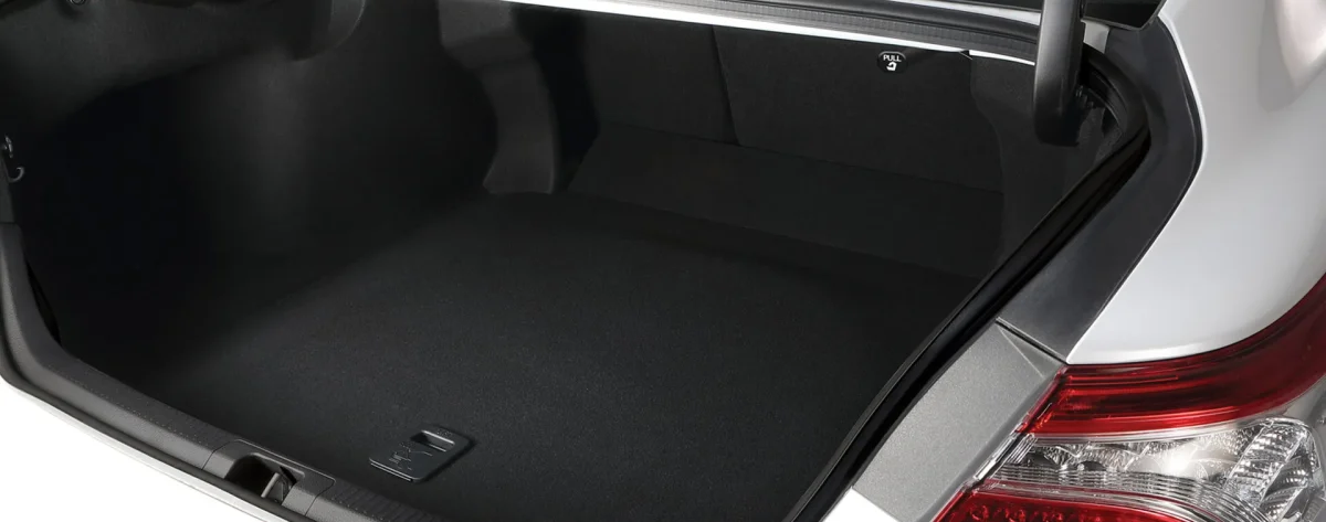 imageye___-_imgi_1_camry-interior_07